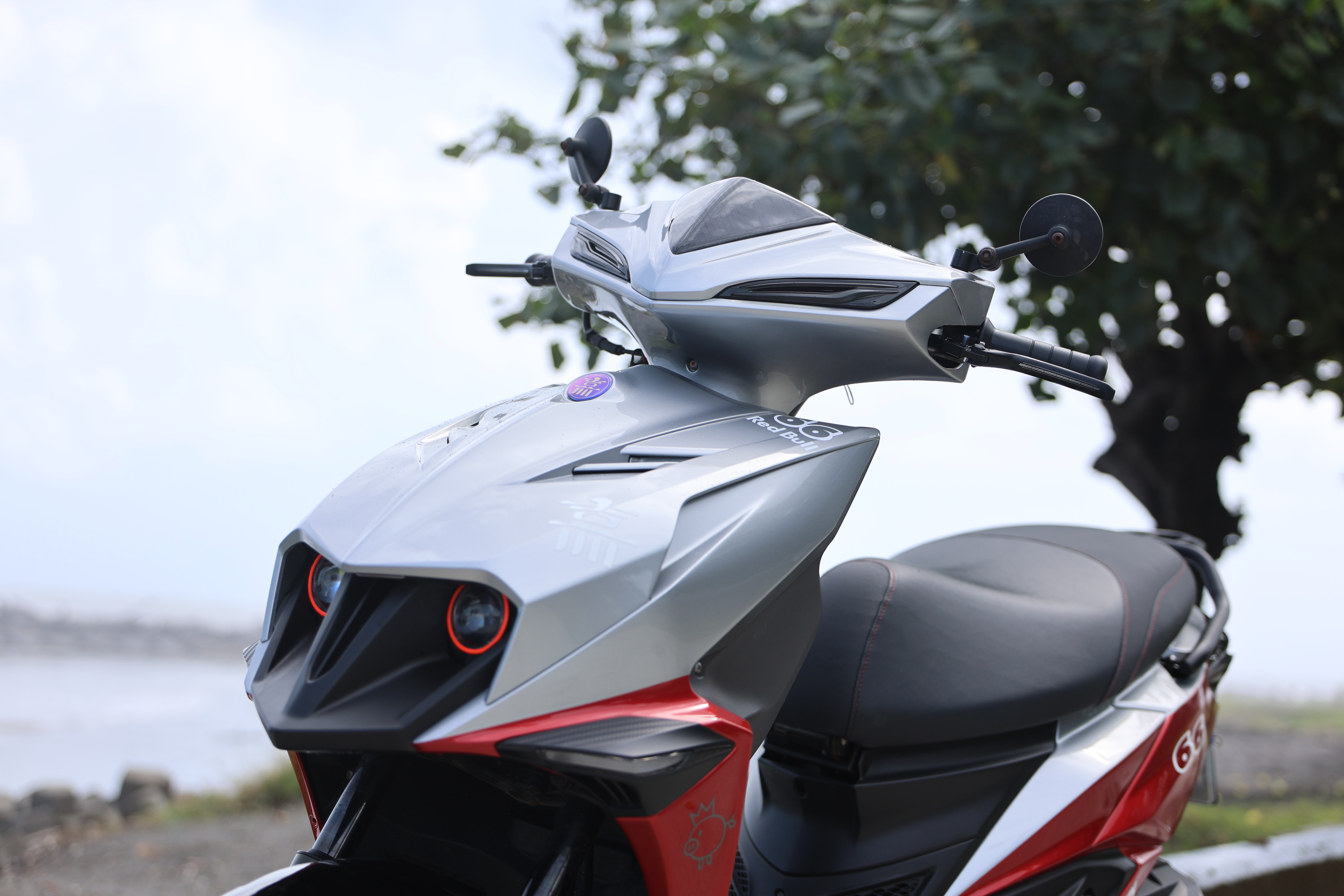 JET SL 前臉與車頭姿態